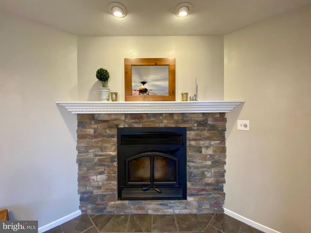 2377 RED FOX LN, Tyrone, PA 16686