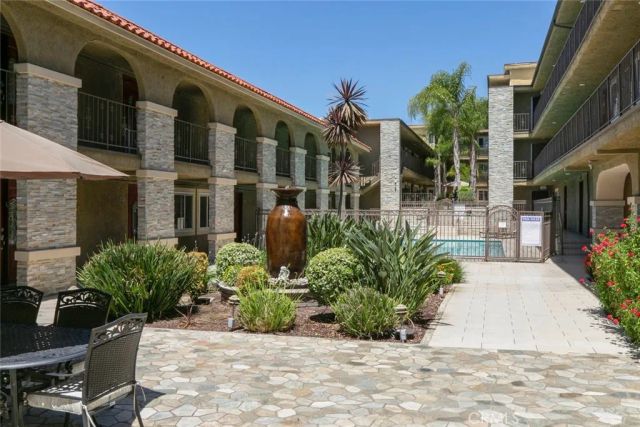 3220 Altura Avenue 217, Glendale, CA 91214