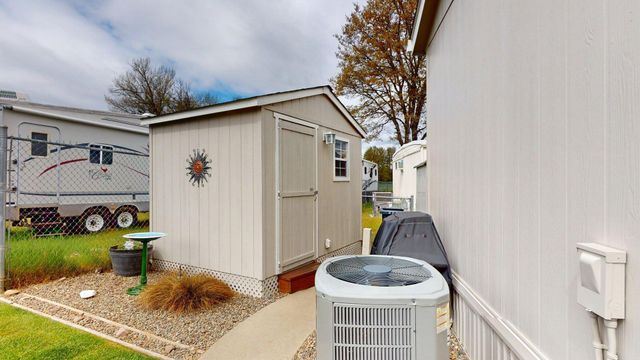 2423 SW Webster Road, Grants Pass, OR 97526