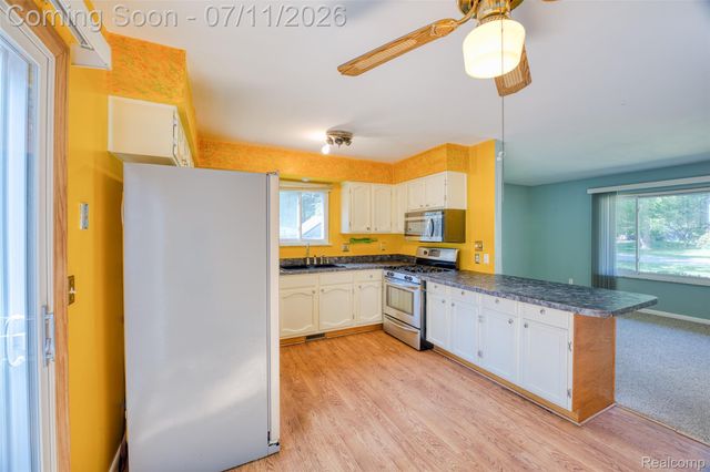 2479 Anchor Bay Lane, West Bloomfield Charter Township, MI 48324