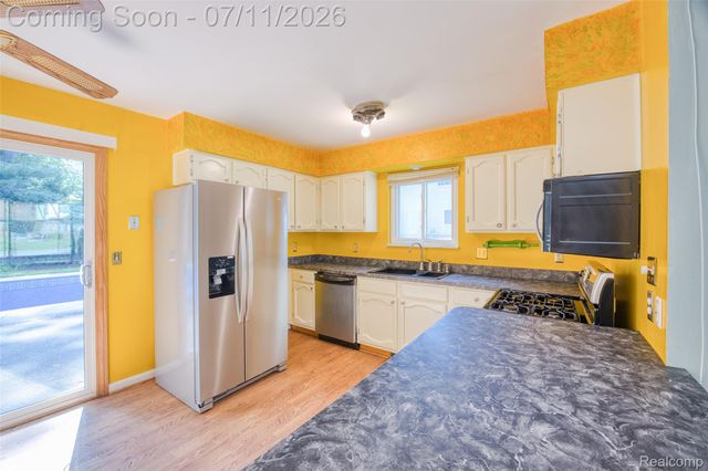2479 Anchor Bay Lane, West Bloomfield Charter Township, MI 48324