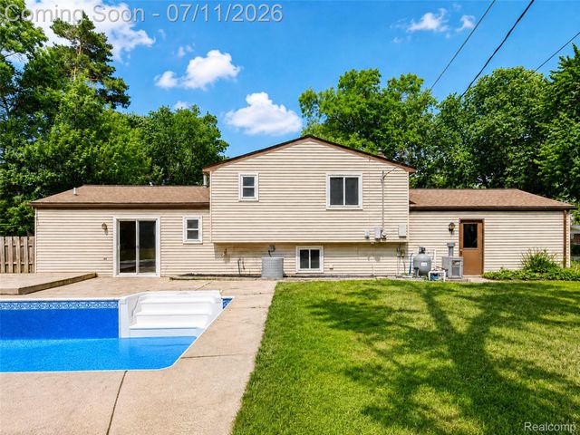 2479 Anchor Bay Lane, West Bloomfield Charter Township, MI 48324