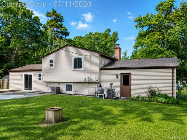 2479 Anchor Bay Lane, West Bloomfield Charter Township, MI 48324