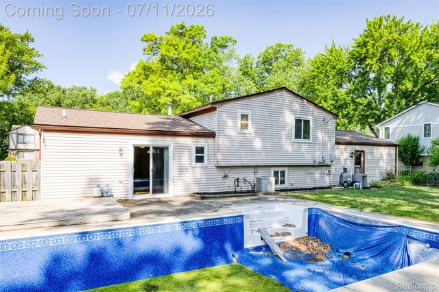 2479 Anchor Bay Lane, West Bloomfield Charter Township, MI 48324