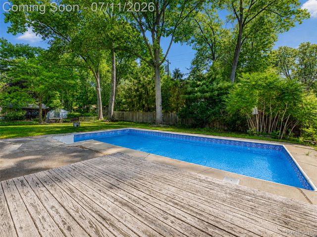 2479 Anchor Bay Lane, West Bloomfield Charter Township, MI 48324