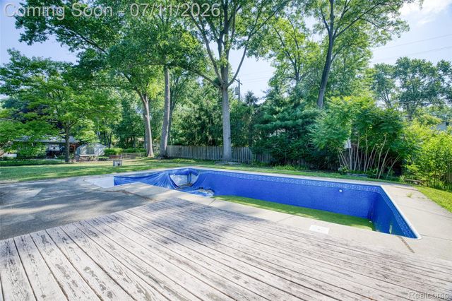 2479 Anchor Bay Lane, West Bloomfield Charter Township, MI 48324