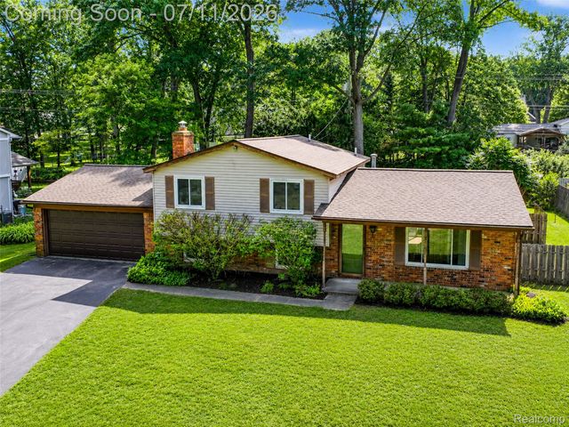 2479 Anchor Bay Lane, West Bloomfield Charter Township, MI 48324