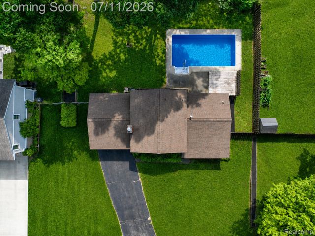 2479 Anchor Bay Lane, West Bloomfield Charter Township, MI 48324