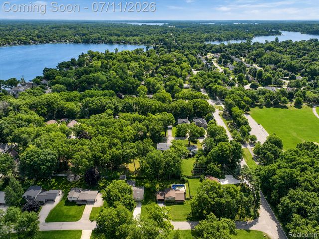 2479 Anchor Bay Lane, West Bloomfield Charter Township, MI 48324