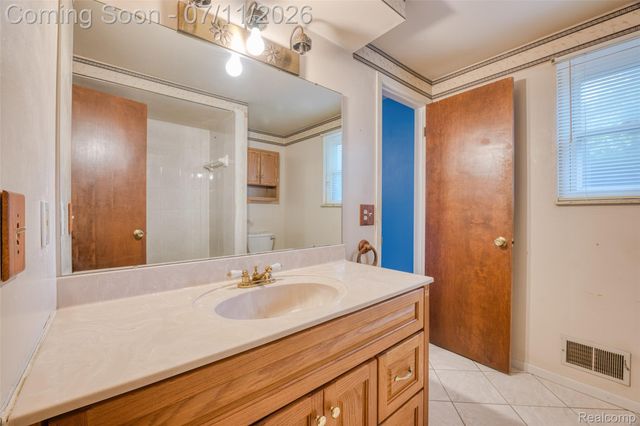 2479 Anchor Bay Lane, West Bloomfield Charter Township, MI 48324