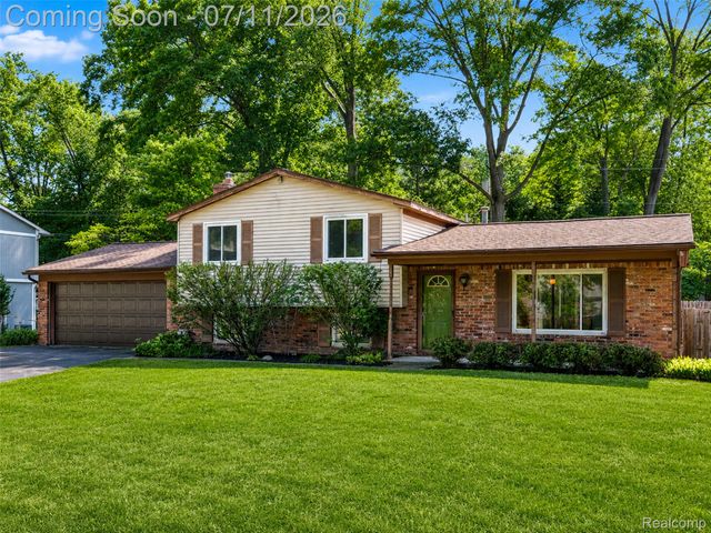 2479 Anchor Bay Lane, West Bloomfield Charter Township, MI 48324