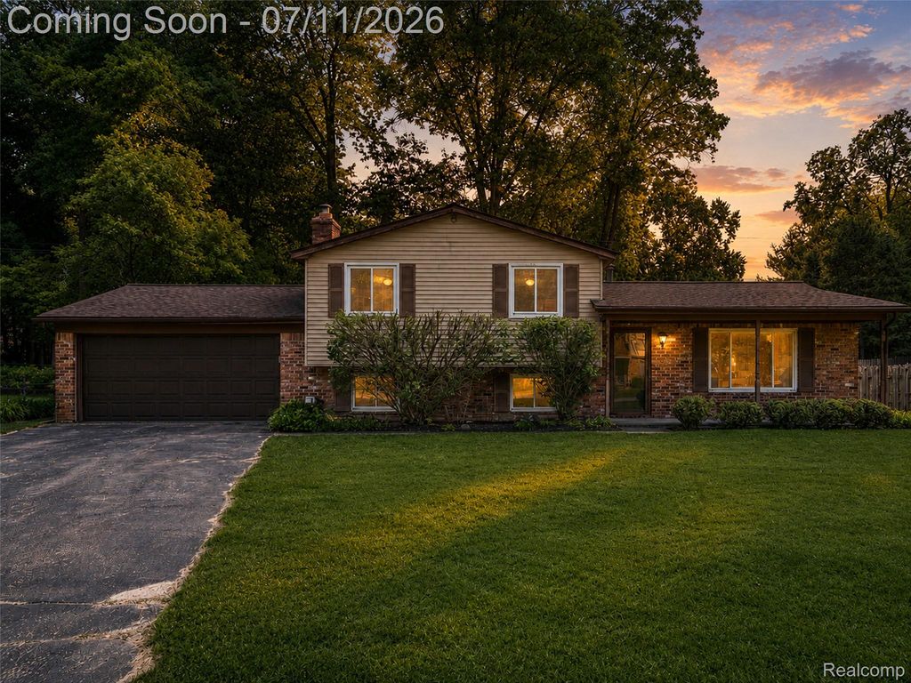 2479 Anchor Bay Lane, West Bloomfield Charter Township, MI 48324
