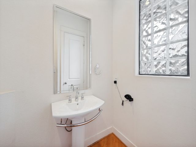 4023 Rawlins Street 106, Dallas, TX 75219