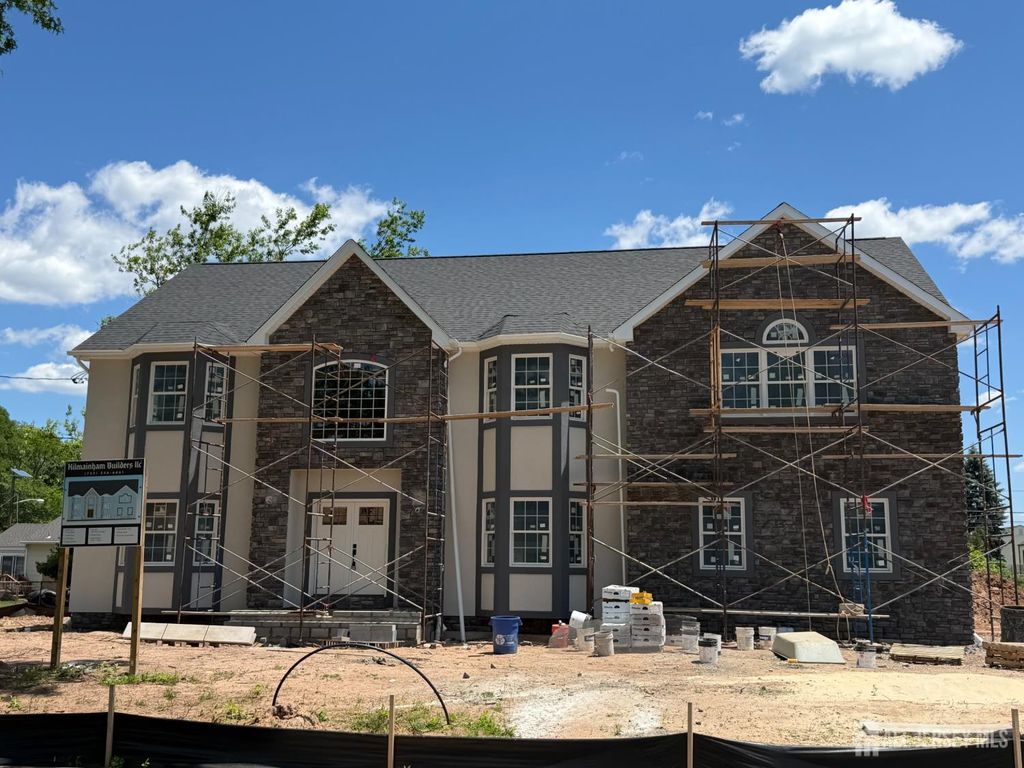 61 Vera Street, Piscataway, NJ 08854