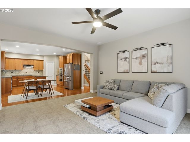 15655 Sw GREENFIELD Dr, Portland, OR 97224