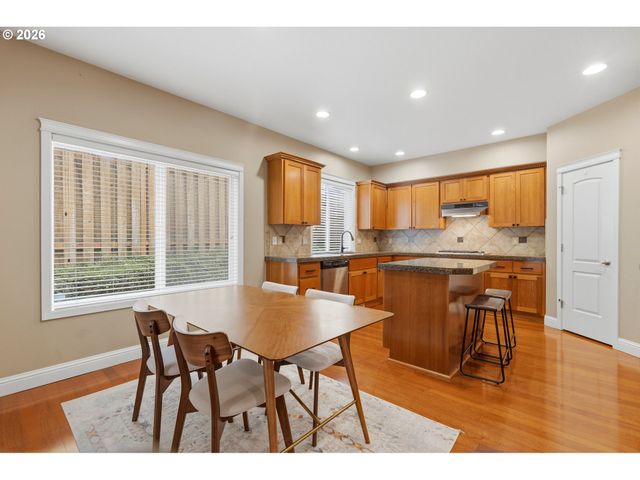 15655 Sw GREENFIELD Dr, Portland, OR 97224