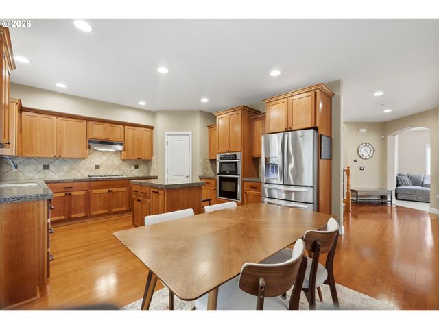 15655 Sw GREENFIELD Dr, Portland, OR 97224