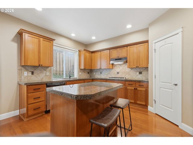 15655 Sw GREENFIELD Dr, Portland, OR 97224