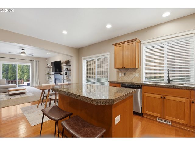 15655 Sw GREENFIELD Dr, Portland, OR 97224