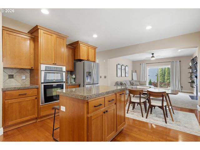 15655 Sw GREENFIELD Dr, Portland, OR 97224