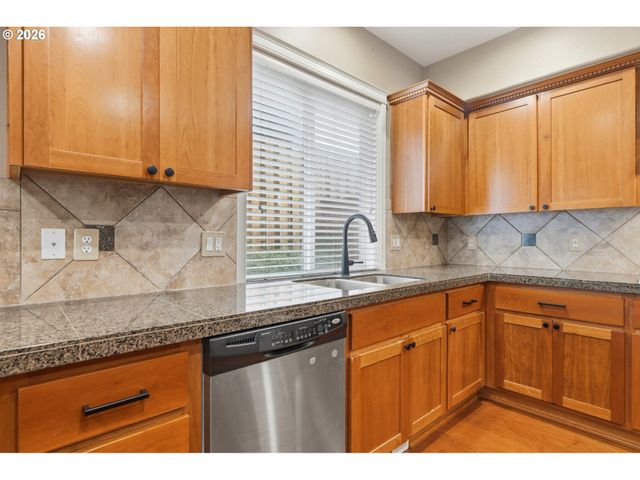 15655 Sw GREENFIELD Dr, Portland, OR 97224