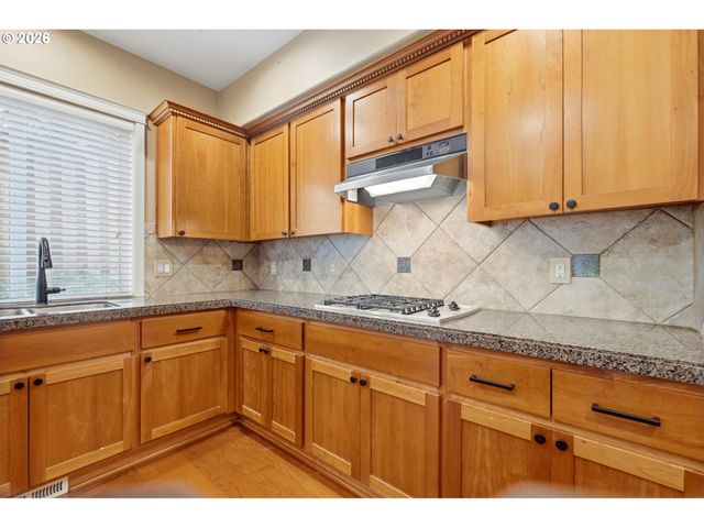 15655 Sw GREENFIELD Dr, Portland, OR 97224