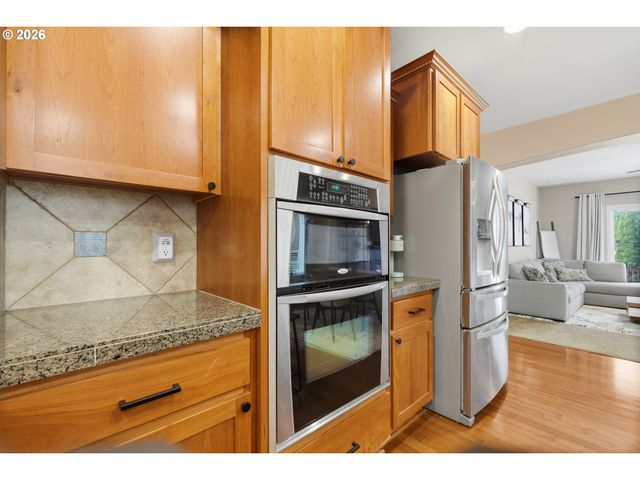 15655 Sw GREENFIELD Dr, Portland, OR 97224