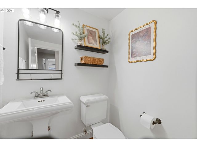 15655 Sw GREENFIELD Dr, Portland, OR 97224