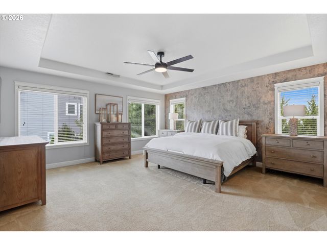 15655 Sw GREENFIELD Dr, Portland, OR 97224