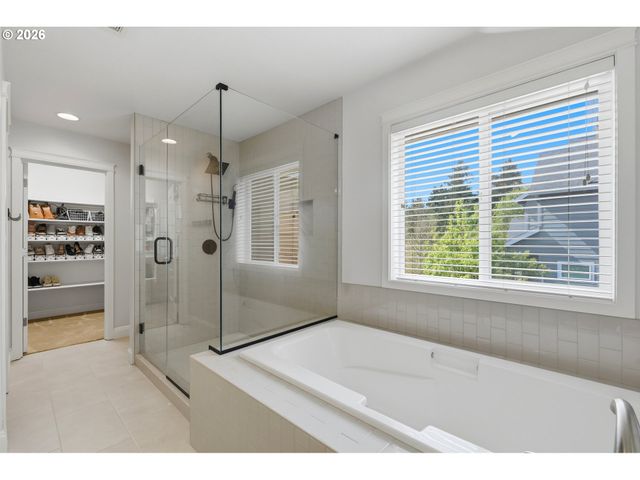 15655 Sw GREENFIELD Dr, Portland, OR 97224