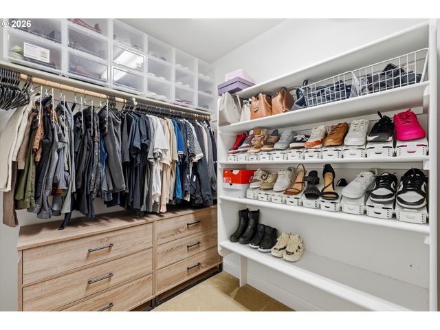 15655 Sw GREENFIELD Dr, Portland, OR 97224