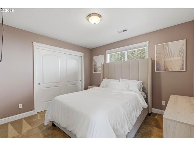 15655 Sw GREENFIELD Dr, Portland, OR 97224