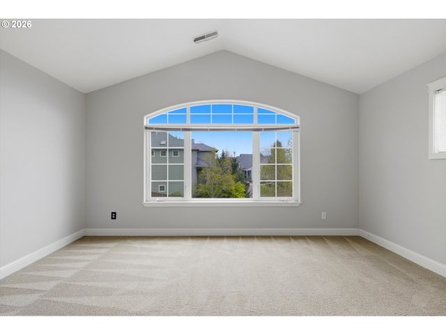 15655 Sw GREENFIELD Dr, Portland, OR 97224