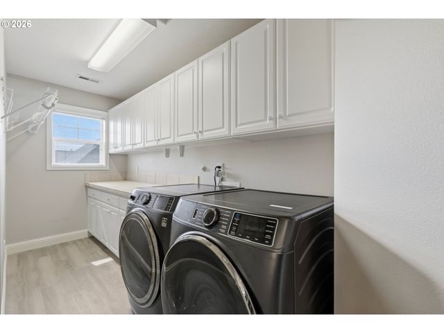 15655 Sw GREENFIELD Dr, Portland, OR 97224