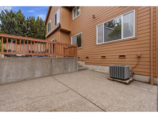 15655 Sw GREENFIELD Dr, Portland, OR 97224