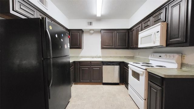 902 Spring Valley Plaza, Richardson, TX 75080