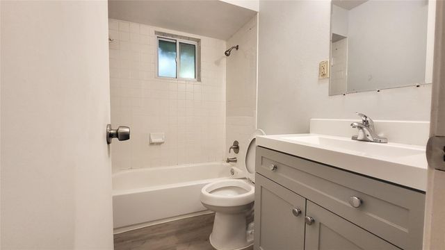 902 Spring Valley Plaza, Richardson, TX 75080