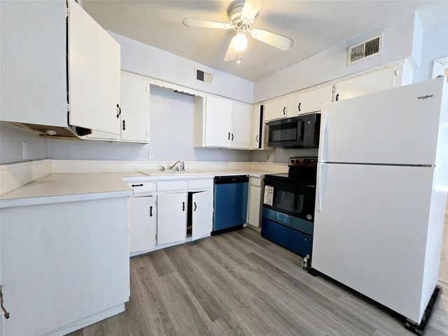 902 Spring Valley Plaza, Richardson, TX 75080