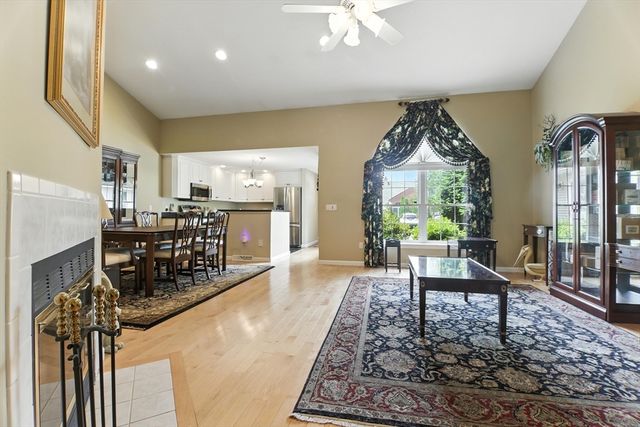 17 Castle Hill Rd G, Agawam, MA 01001