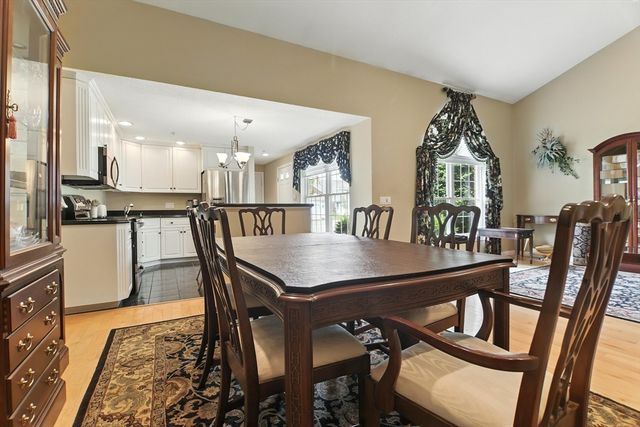 17 Castle Hill Rd G, Agawam, MA 01001