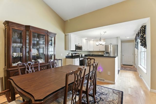 17 Castle Hill Rd G, Agawam, MA 01001