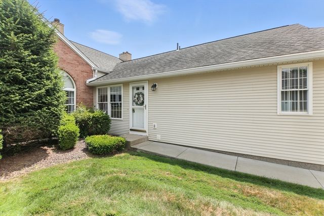 17 Castle Hill Rd G, Agawam, MA 01001
