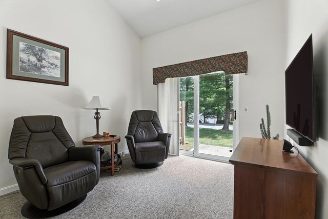 17 Castle Hill Rd G, Agawam, MA 01001