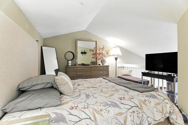 17 Castle Hill Rd G, Agawam, MA 01001