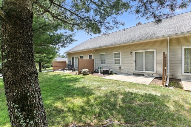 17 Castle Hill Rd G, Agawam, MA 01001