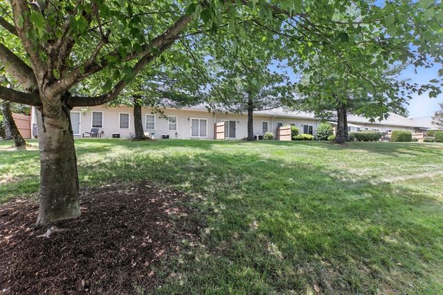 17 Castle Hill Rd G, Agawam, MA 01001