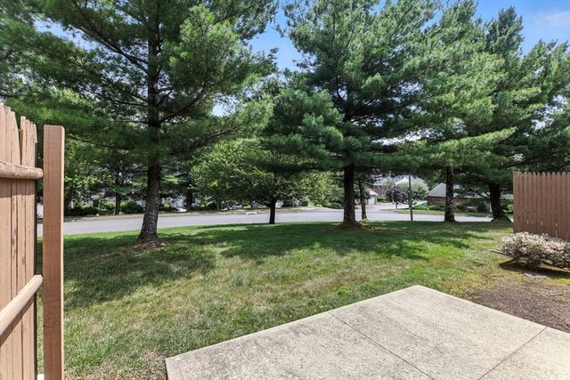 17 Castle Hill Rd G, Agawam, MA 01001