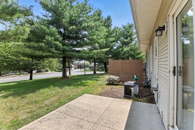 17 Castle Hill Rd G, Agawam, MA 01001