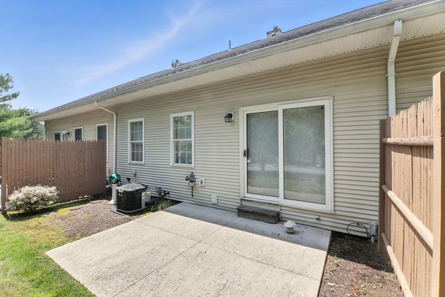 17 Castle Hill Rd G, Agawam, MA 01001