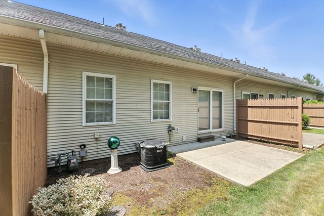 17 Castle Hill Rd G, Agawam, MA 01001